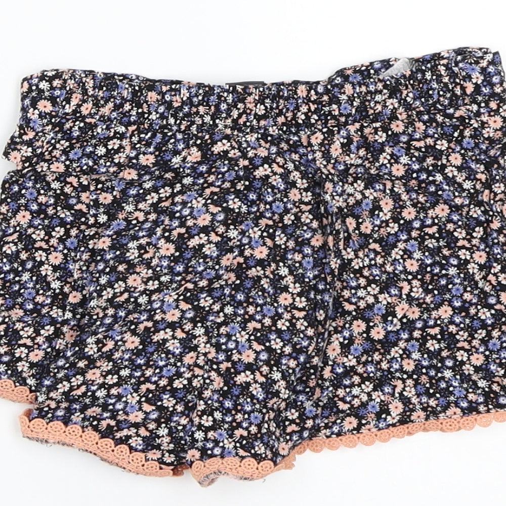 Primark Girls Black Floral  Bermuda Shorts Size 5-6 Years