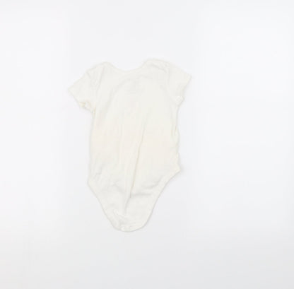 Gap Baby White   Basic T-Shirt Size 3-6 Months