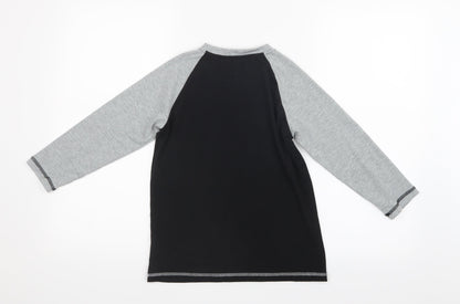 Back view of PatPat boys’ black basic t-shirt, size 8-9, years
