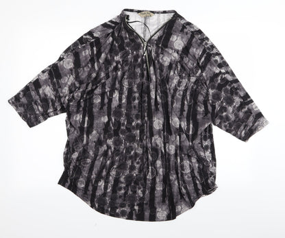 POETIC SOUL Womens Black Geometric  Basic T-Shirt Size M