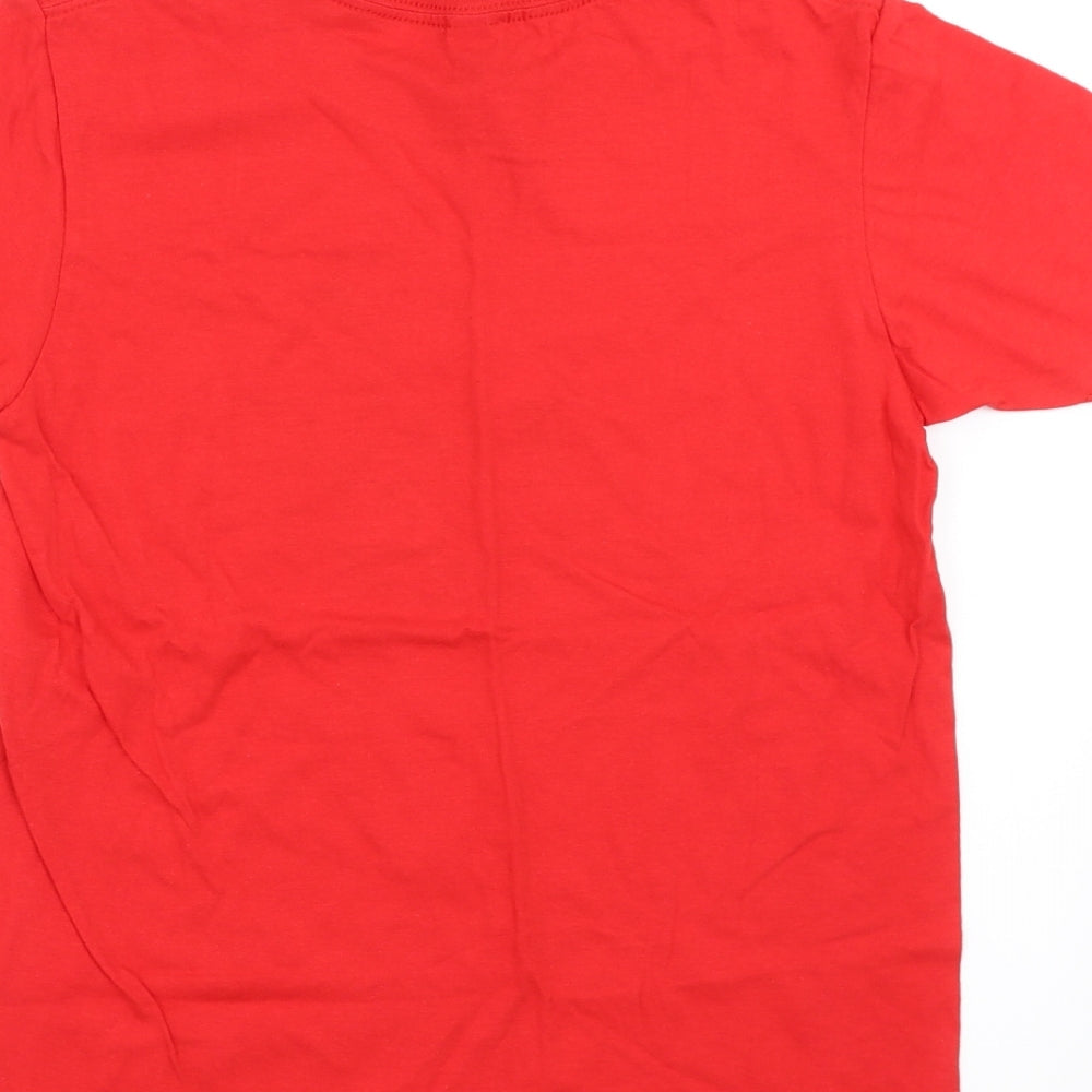 Brand and care label for Gildan boys’ red basic t-shirt, size L, - inspired heroes