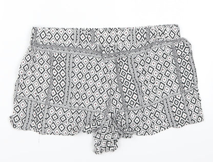 Papaya Womens Grey Geometric  Mom Shorts Size 8