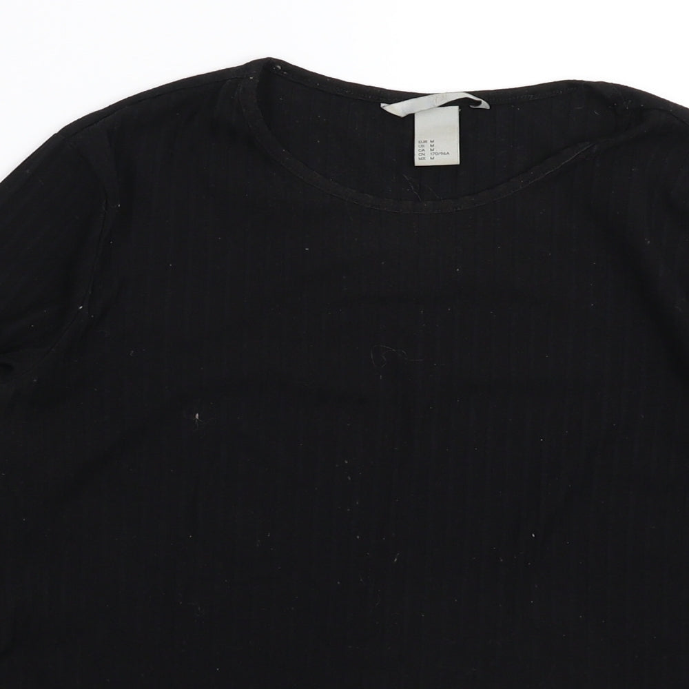 Close-up detail of H&M women’s black jumper, size M