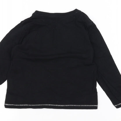 Brand and care label for H&M boys’ black basic t-shirt, size 3-4, years