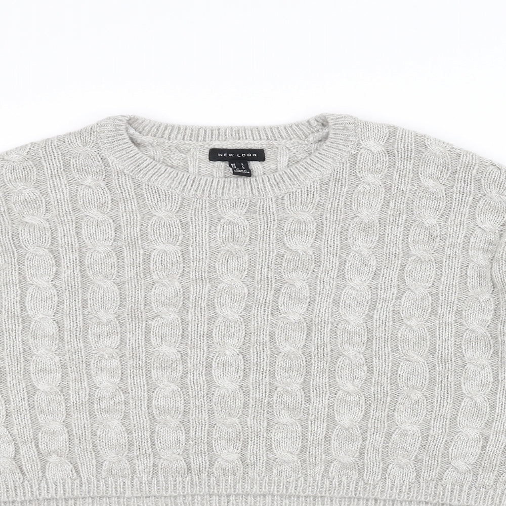 Close-up detail of New Look women’s white knit jumper, size L