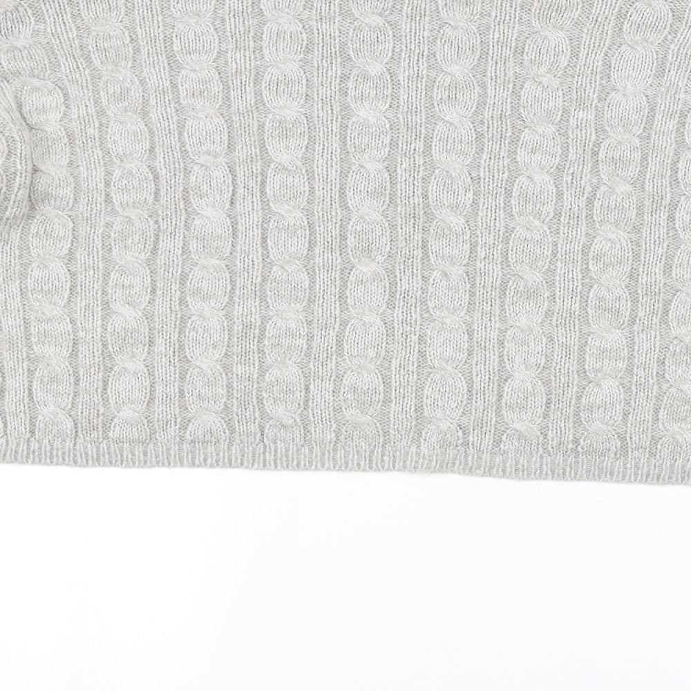 Brand and care label for New Look women’s white knit jumper, size L