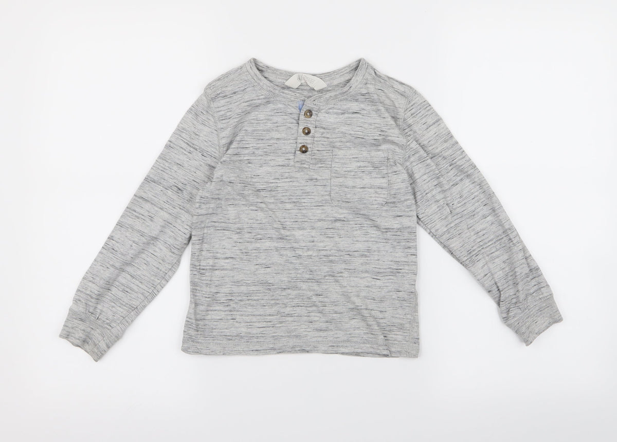 Front view of H&M boys’ grey striped basic t-shirt, size 4, years