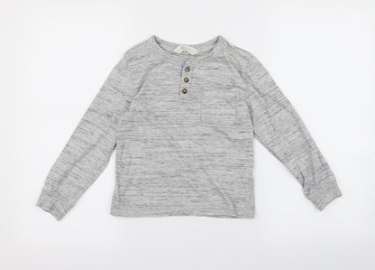 Front view of H&M boys’ grey striped basic t-shirt, size 4, years