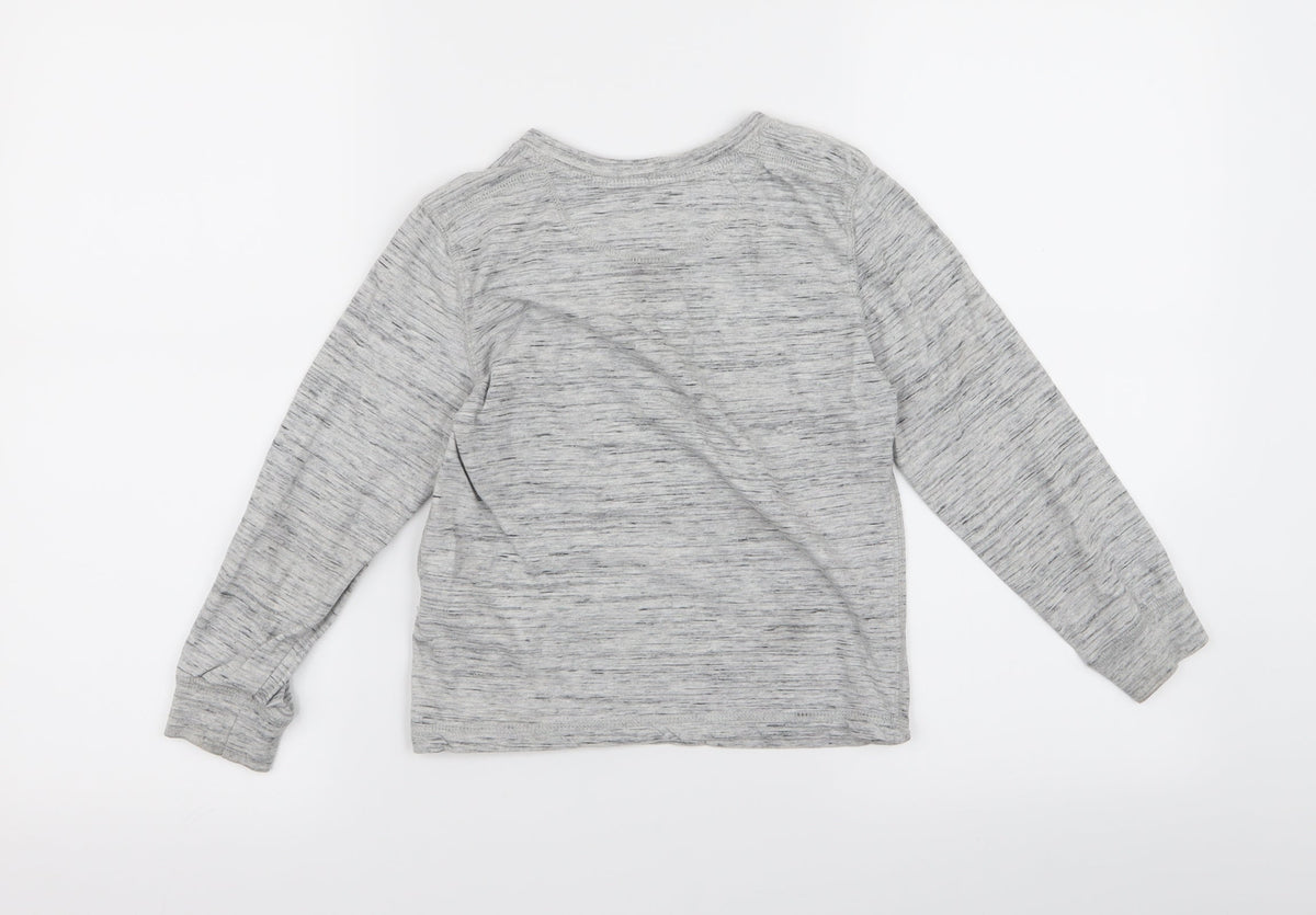 Back view of H&M boys’ grey striped basic t-shirt, size 4, years