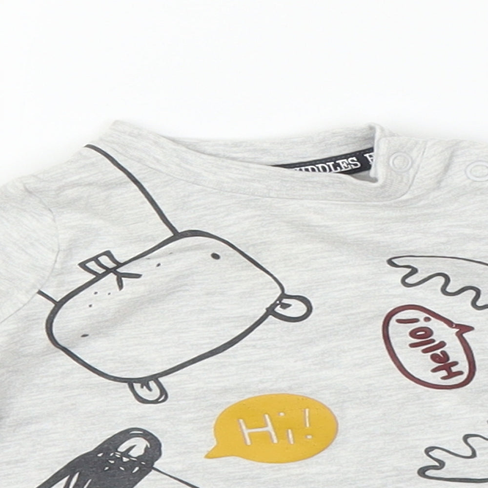 Close-up detail of F&F Baby Grey Basic T-Shirt, size 0-3, Months