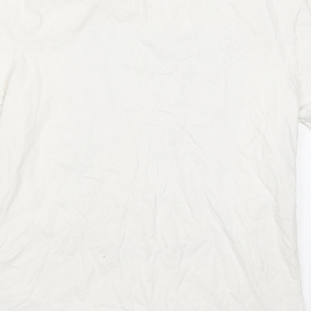 Brand and care label for Gap boys’ white basic t-shirt, size 8-9, years