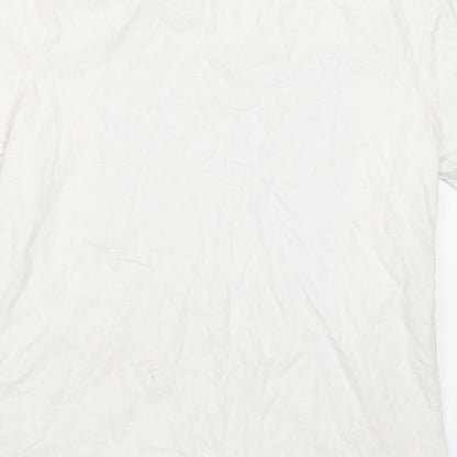Brand and care label for Gap boys’ white basic t-shirt, size 8-9, years
