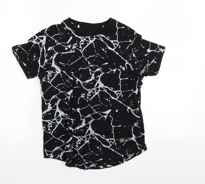 Additional front view of one point one boys’ black geometric basic t-shirt, size 6, years