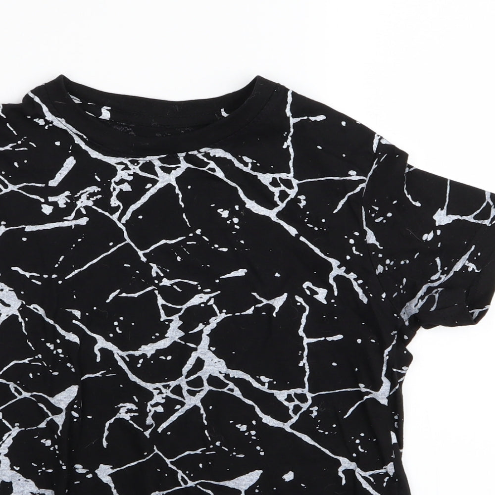 Close-up detail of one point one boys’ black geometric basic t-shirt, size 6, years