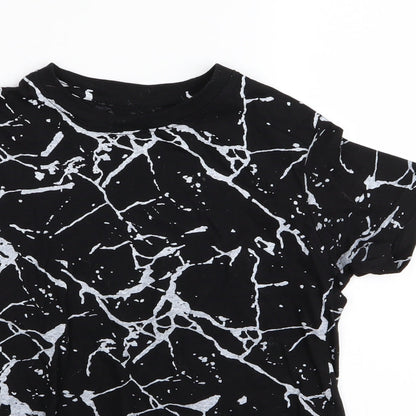 Close-up detail of one point one boys’ black geometric basic t-shirt, size 6, years