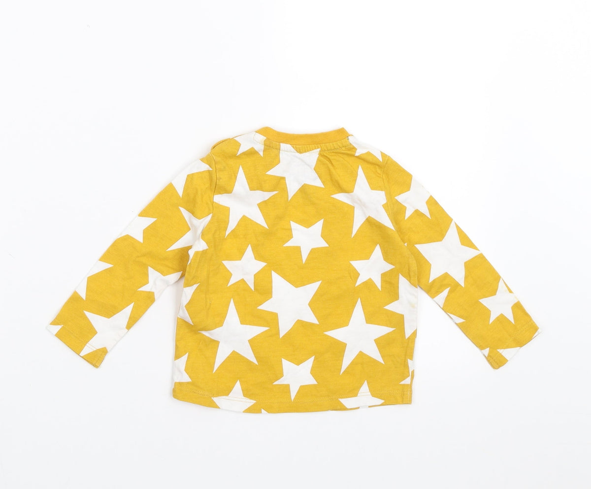 Back view of F&F boys’ yellow geometric basic t-shirt, size 6-9, months - star pattern