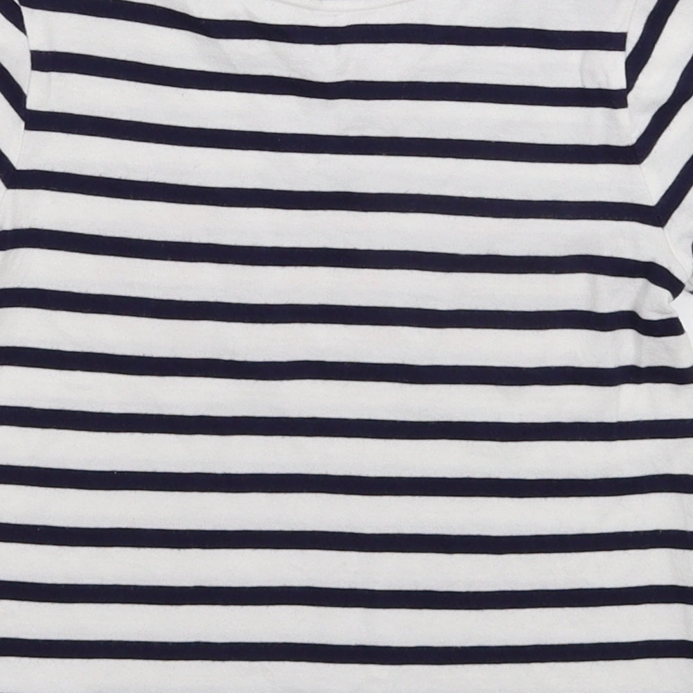 Brand and care label for Gap girls’ white striped basic t-shirt, size 4, years
