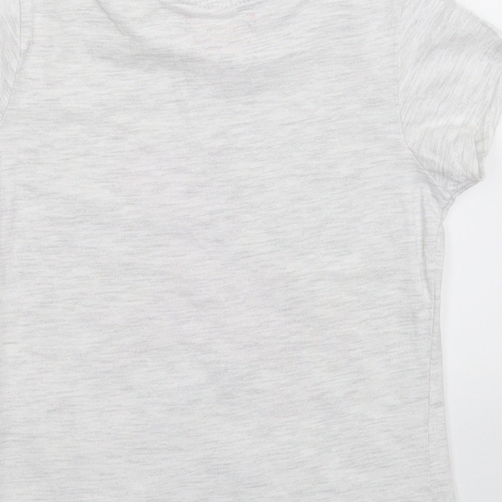 Brand and care label for Primark girls’ grey basic t-shirt, size 4-5, years