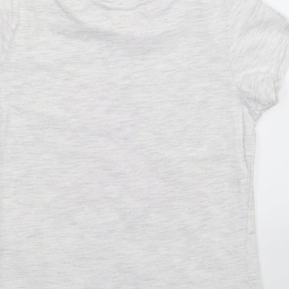 Brand and care label for Primark girls’ grey basic t-shirt, size 4-5, years