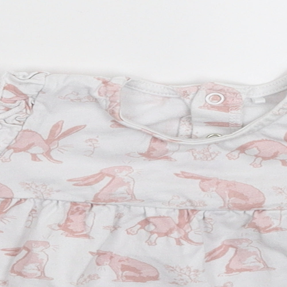 Close-up detail of Tu Baby White Basic T-Shirt, size 3-6, Months