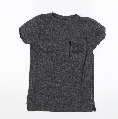 Front view of Primark boys’ grey basic t-shirt, size 7-8, years
