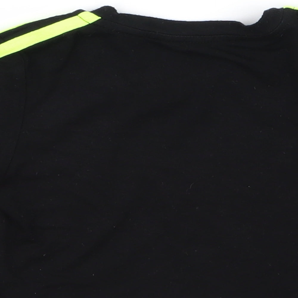 she in Girls Black   Cropped T-Shirt Size 7 Years