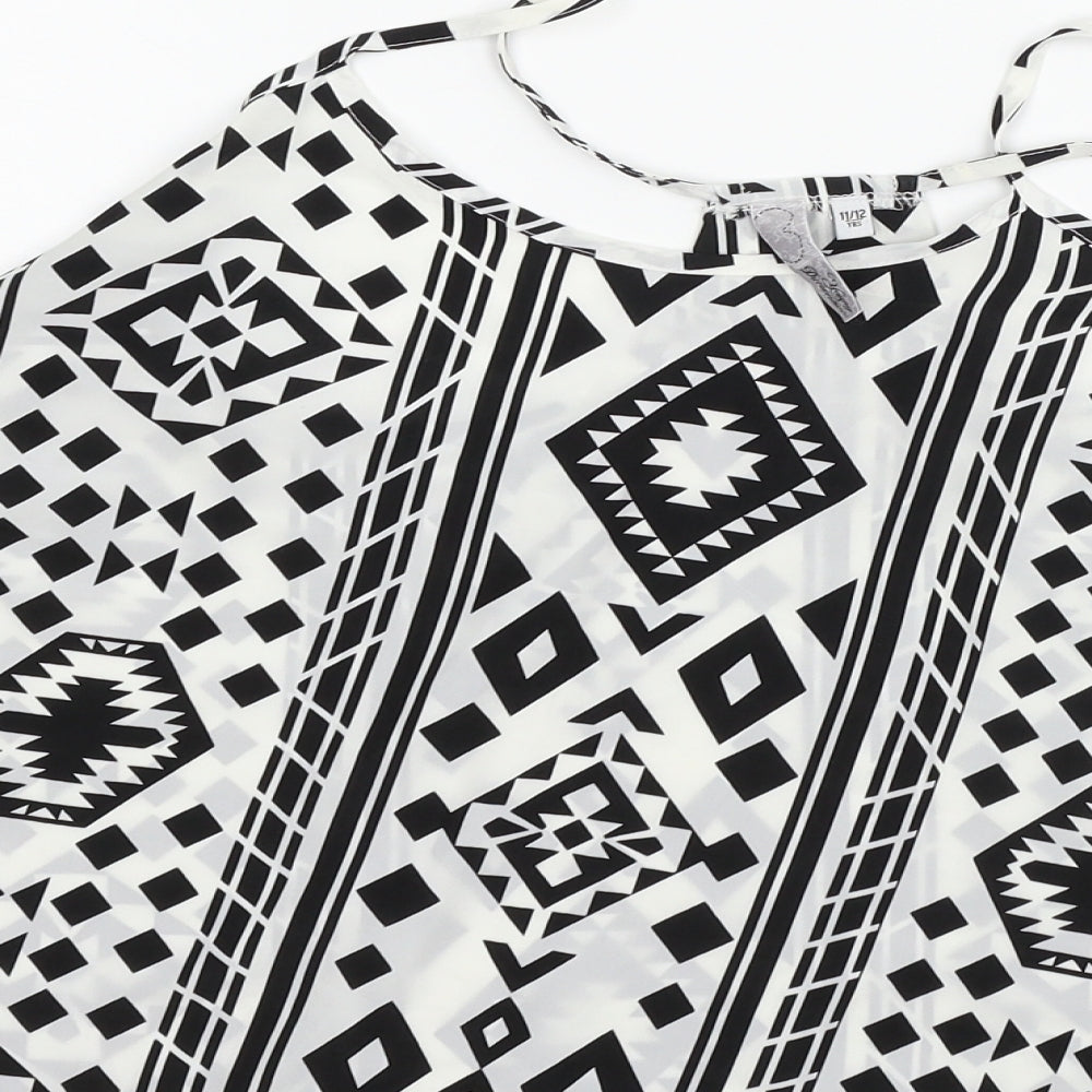 Young Dimension Girls White Geometric  Basic T-Shirt Size 11-12 Years