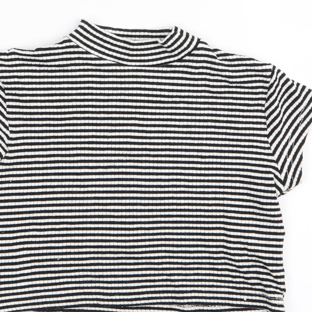 Preworn Girls White Striped  Basic T-Shirt Size 8-9 Years