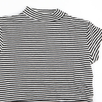 Preworn Girls White Striped  Basic T-Shirt Size 8-9 Years