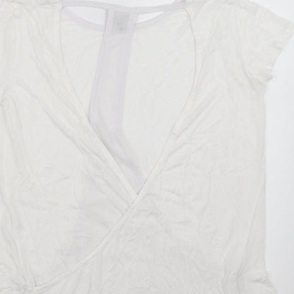 FOREVER 21 Womens White   Basic T-Shirt Size M  - open back
