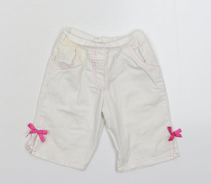 Preworn Girls White   Capri Trousers Size 6-9 Months