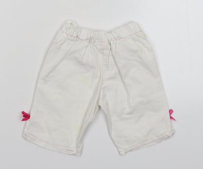 Preworn Girls White   Capri Trousers Size 6-9 Months