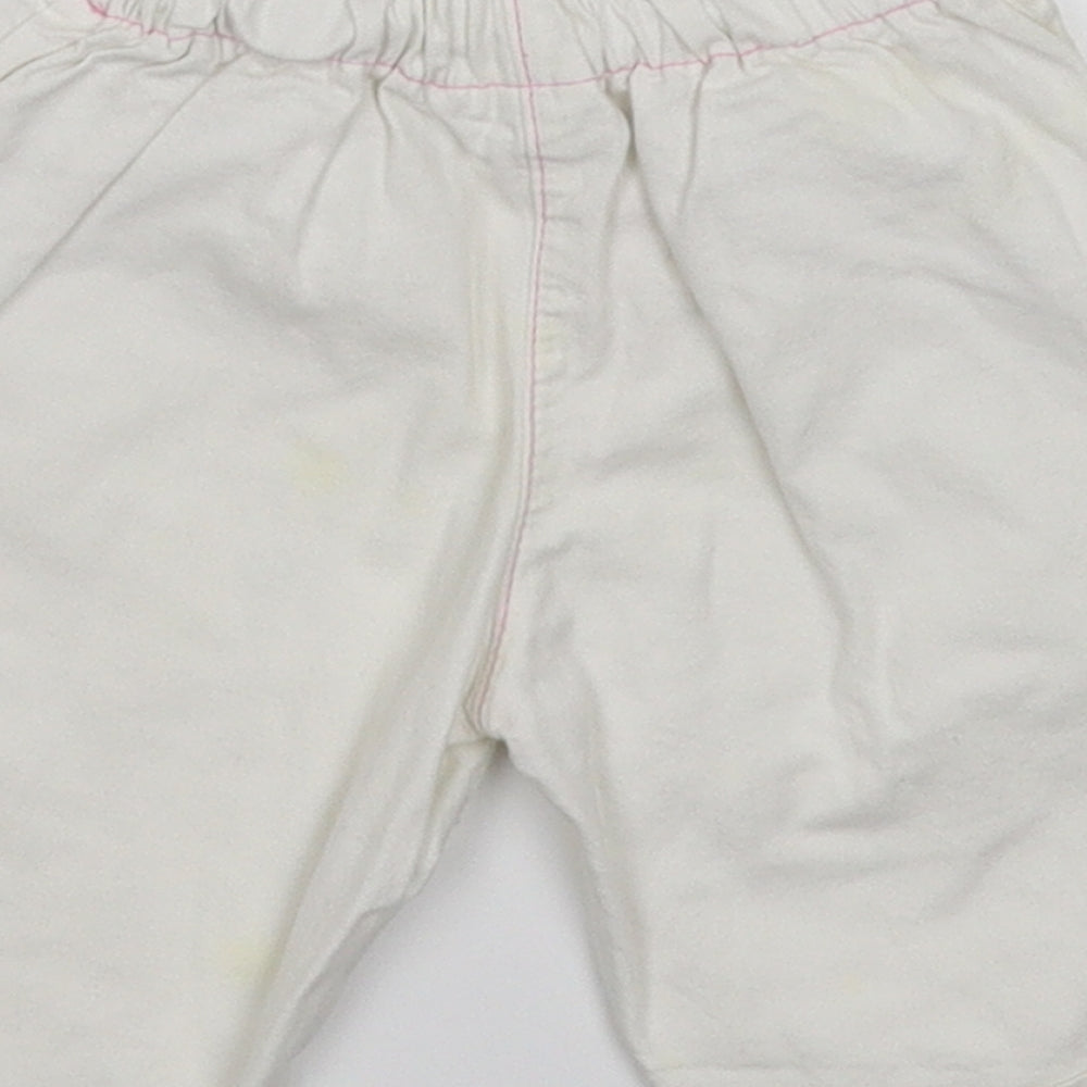Preworn Girls White   Capri Trousers Size 6-9 Months