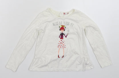 Front view of DP... am girls’ white basic t-shirt, size 5, years