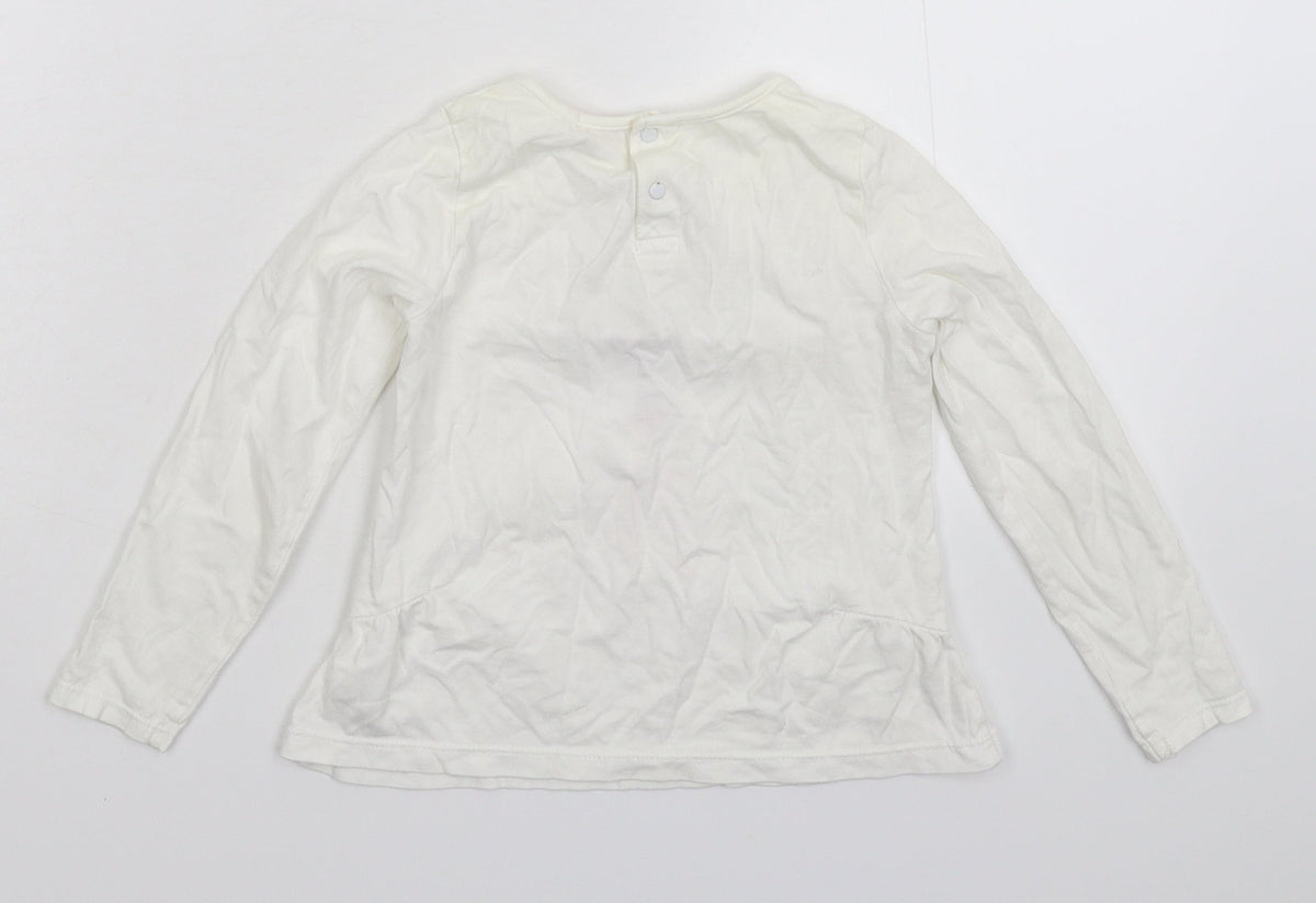 Back view of DP... am girls’ white basic t-shirt, size 5, years