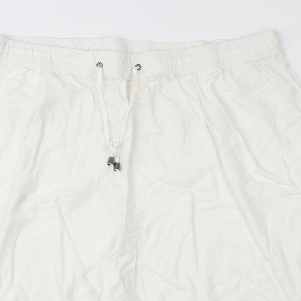 Yours Womens White   Chino Shorts Size 46 in