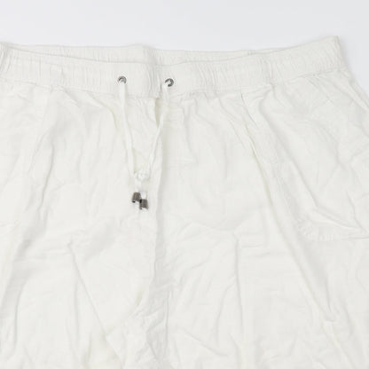 Yours Womens White   Chino Shorts Size 46 in