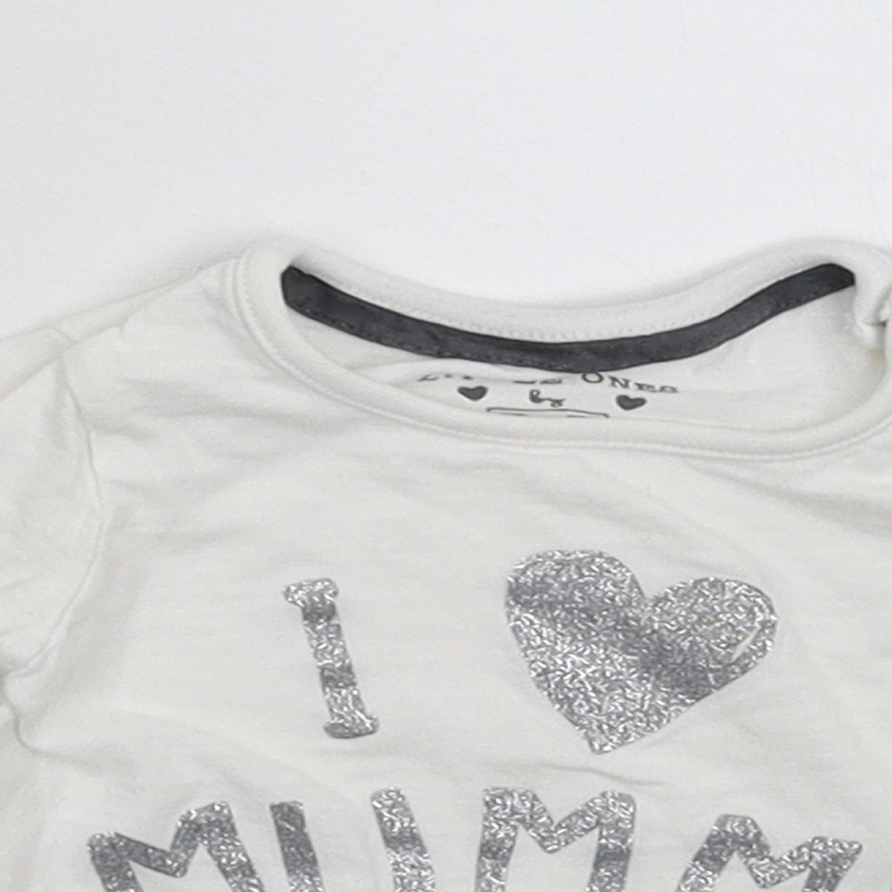 Close-up detail of F&F Baby White Basic T-Shirt, size 0-3, Months