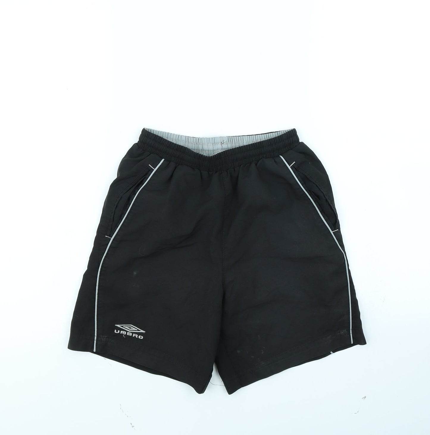 Umbro Boys Black   Bermuda Shorts Size 9 Years