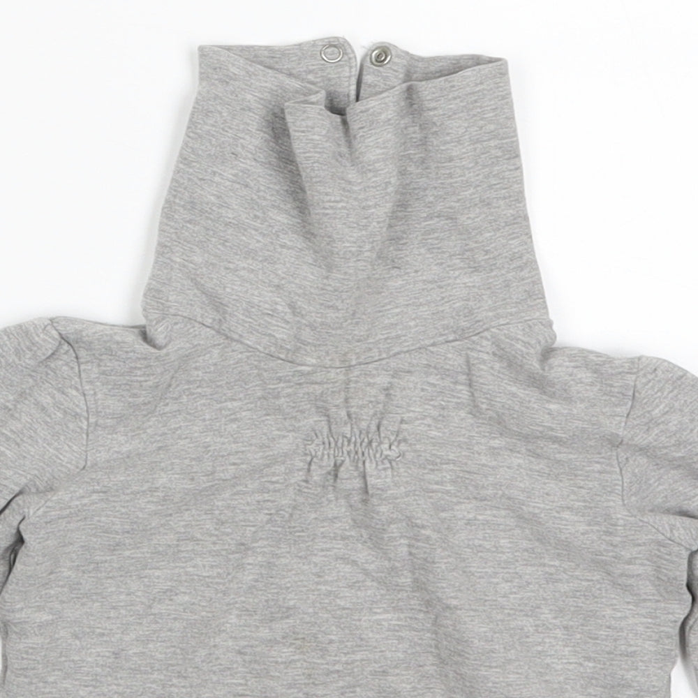 Close-up detail of Preworn girls’ grey basic t-shirt, size 2, years