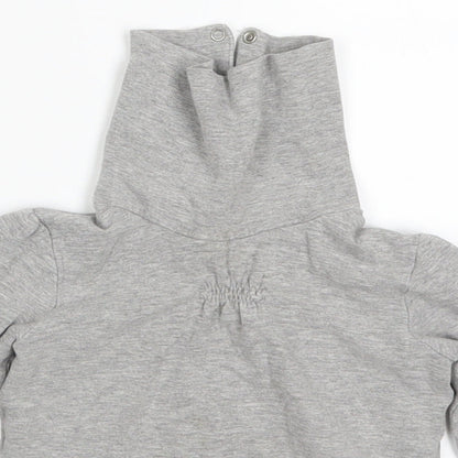 Close-up detail of Preworn girls’ grey basic t-shirt, size 2, years