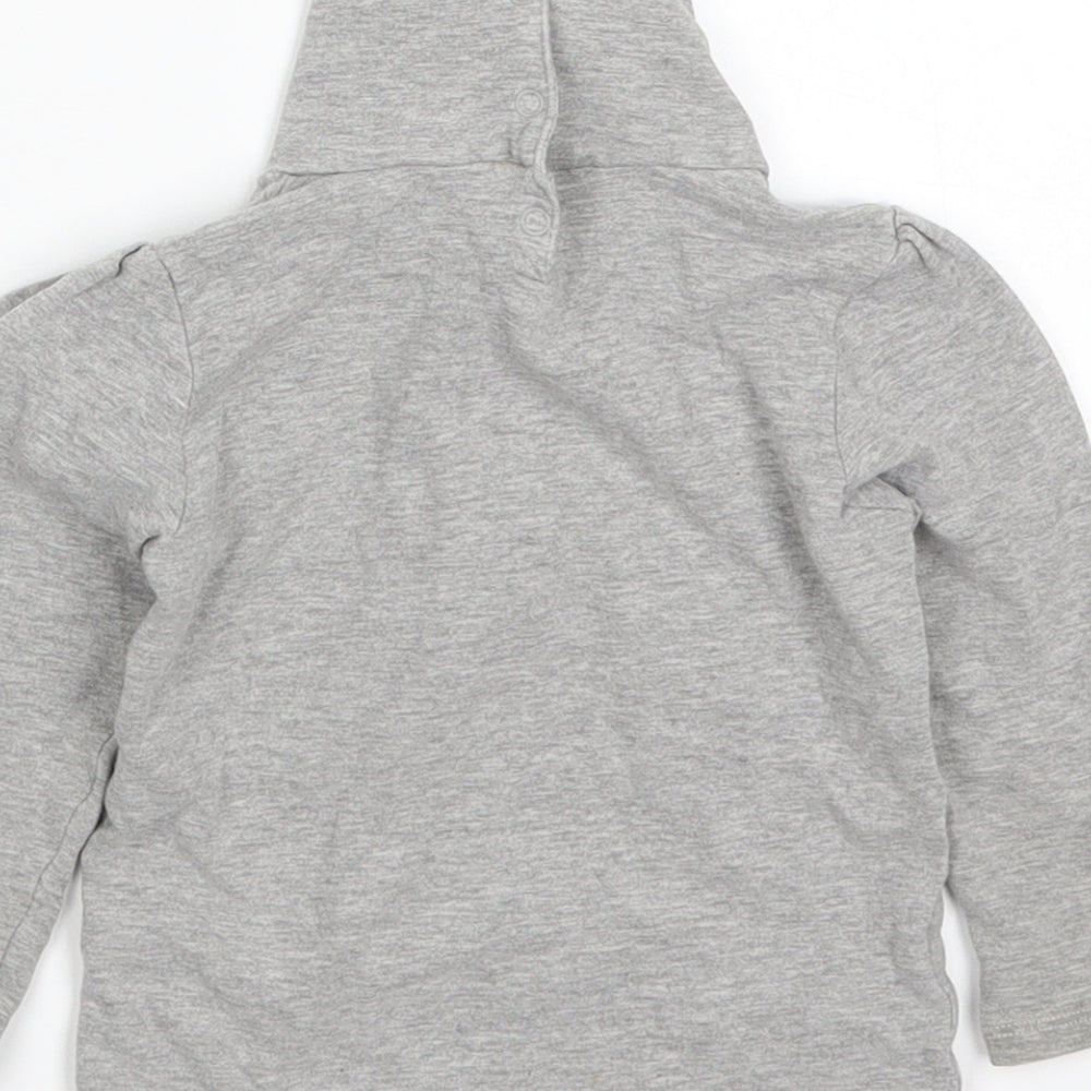 Brand and care label for Preworn girls’ grey basic t-shirt, size 2, years