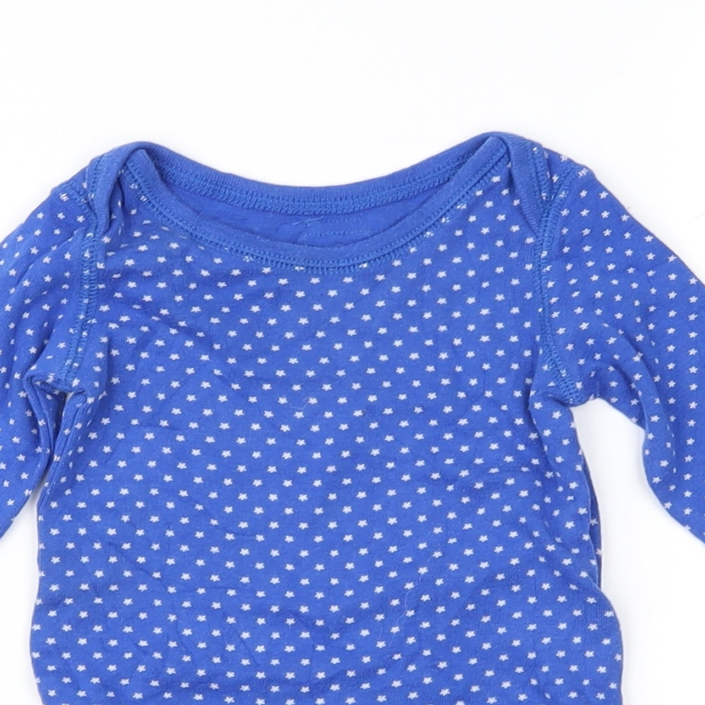 Close-up detail of Gap Baby Blue Geometric Basic T-Shirt, size 3-6, Months