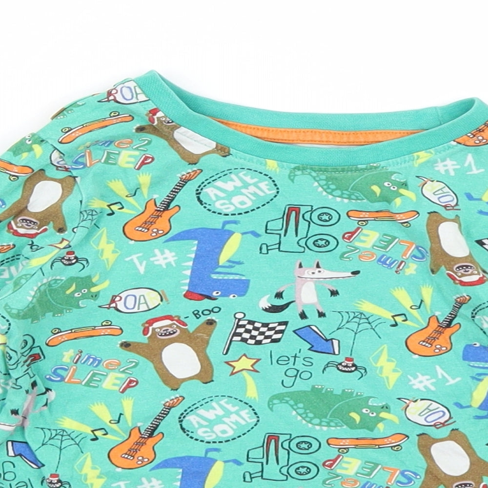 Close-up detail of TU boys’ green basic t-shirt, size 3-4, years