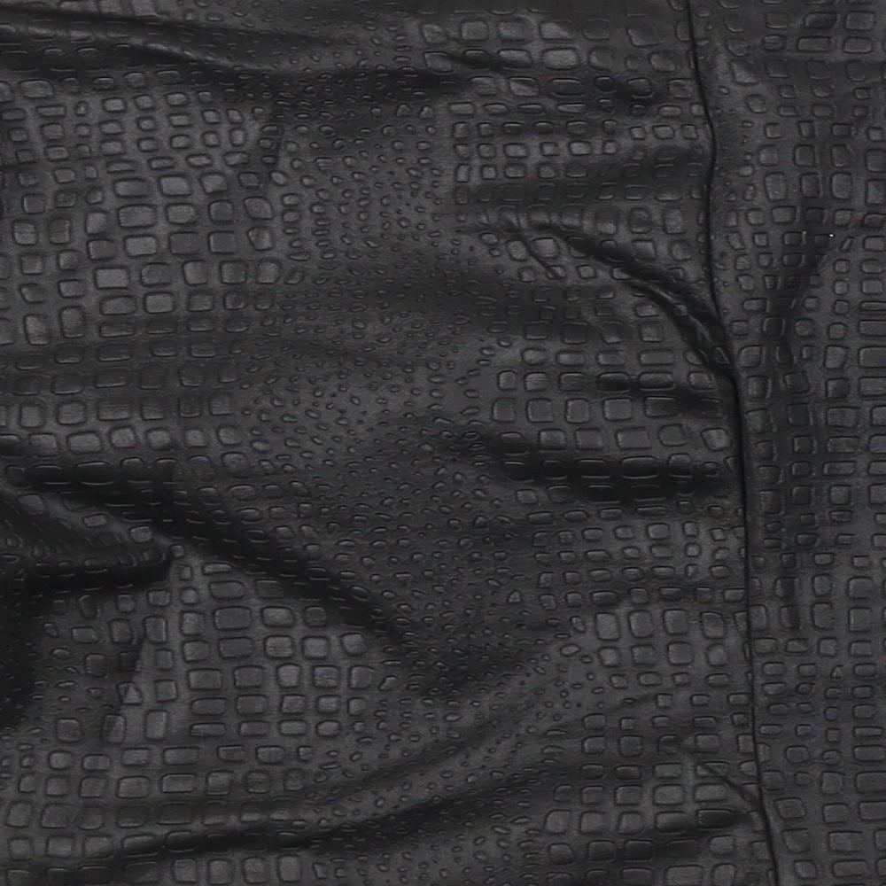 LY Womens Black   Cropped T-Shirt Size 10