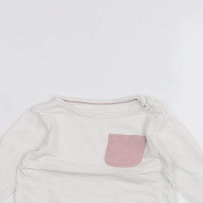 Close-up detail of Matalan Baby White Basic T-Shirt, size 9-12, Months