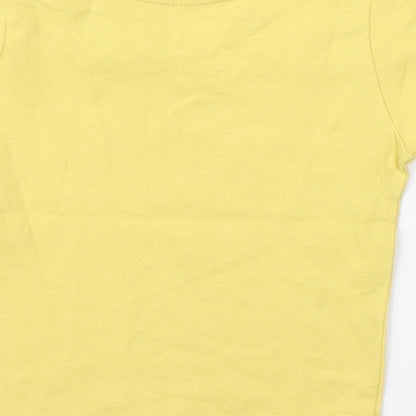 Brand and care label for Primark girls’ yellow basic t-shirt, size 6-9, months