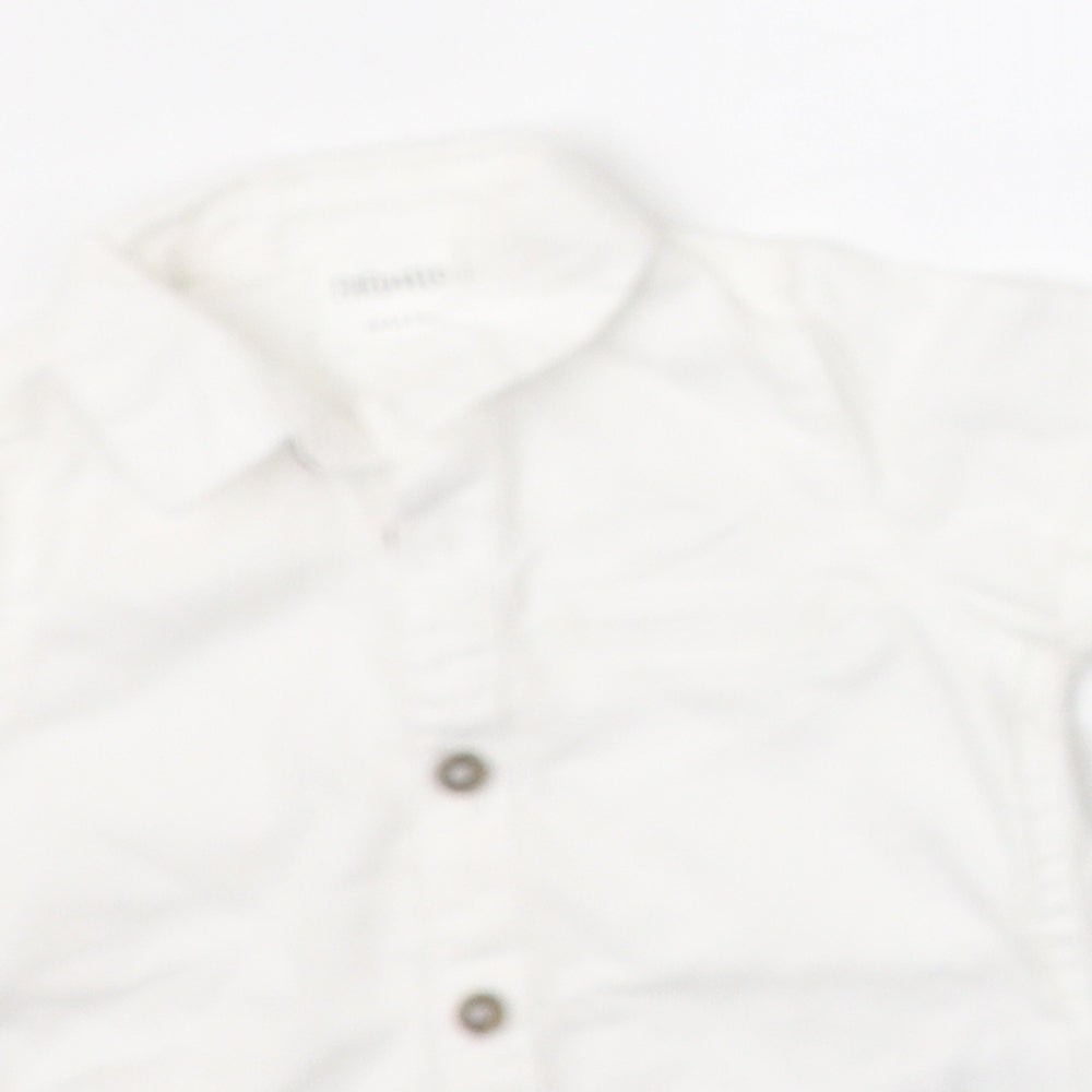 Close-up detail of F&F boys’ white basic button-up, size 0-3, months