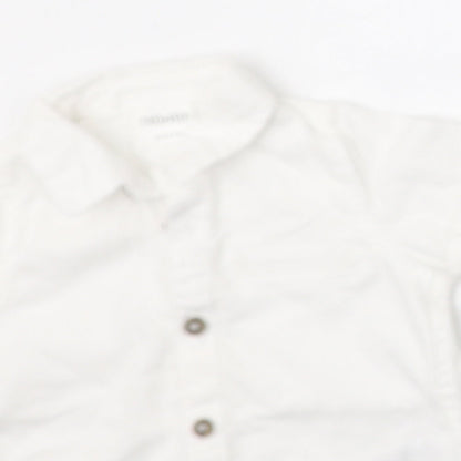 Close-up detail of F&F boys’ white basic button-up, size 0-3, months