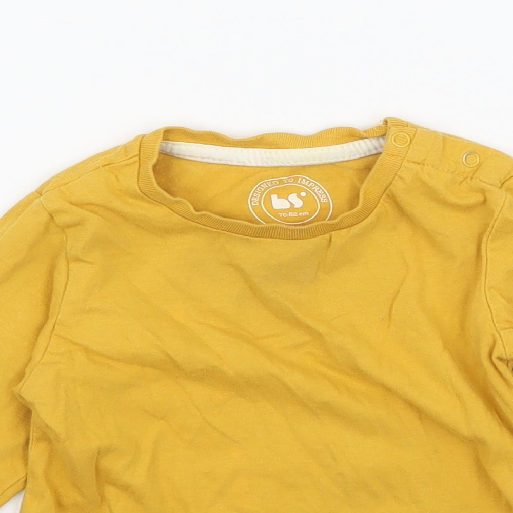 Close-up detail of BS boys’ yellow jersey basic t-shirt, size 9-12, months